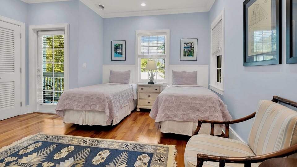 With two twin beds or one king...