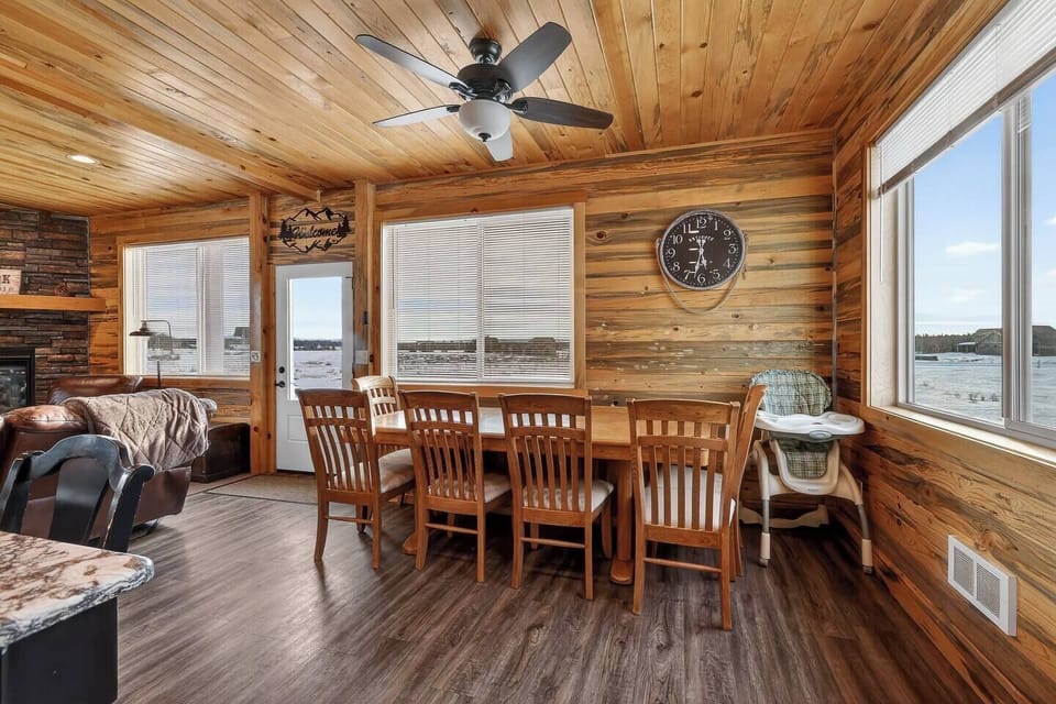 Kitchen - Dining Area