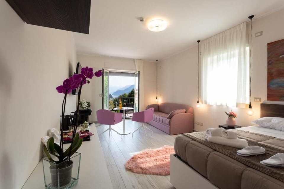 Superior Studio Suite, Lake View