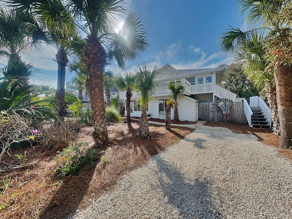 Low Tide: Great Walkable Location, Moments from the Sand!