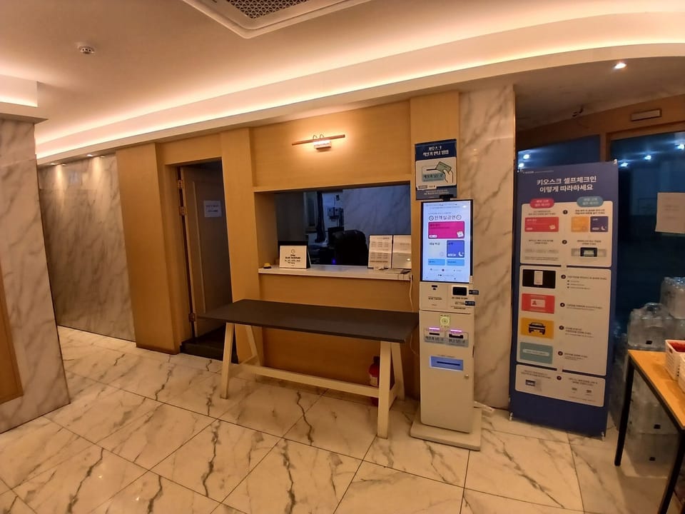 Deluxe Double Room | Lobby