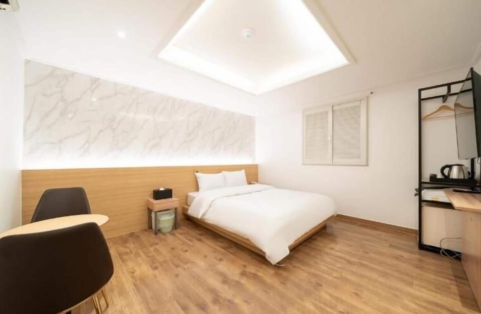 Deluxe Double Room | Individually decorated, desk, laptop workspace, free WiFi