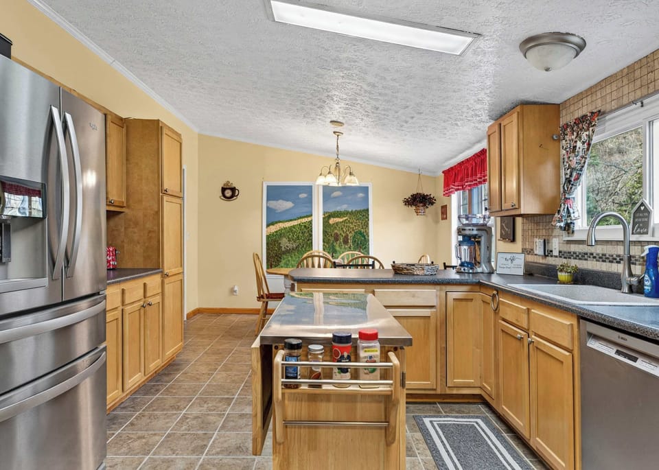 Fully Equipped Kitchen: refrigerator with ice maker, oven/range, microwave, toaster oven, toaster, dishwasher, and drip coffee maker — everything you need for home-cooked meals.

