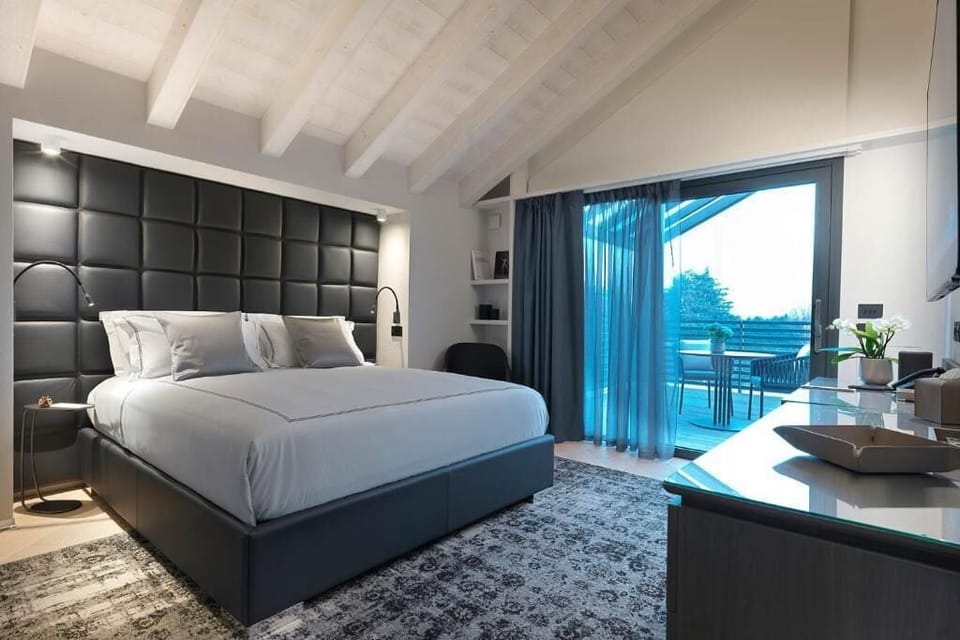 Suite Blue Lagoon | In-room safe, soundproofing, free WiFi