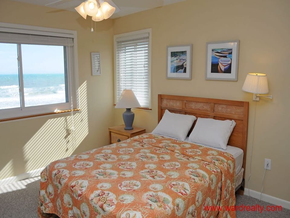 Top Floor South Oceanfront Queen Bedroom