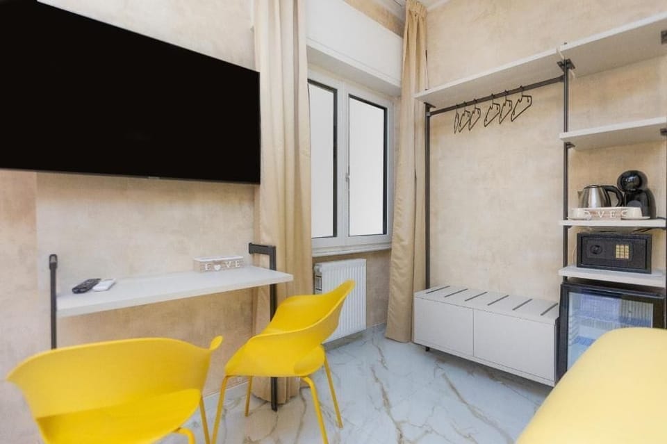 Superior Double or Twin Room, Non Smoking, Private Bathroom | Living area | TV