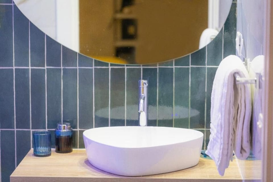Superior Double or Twin Room, Non Smoking, Private Bathroom | Bathroom | Free toiletries, hair dryer, towels, soap