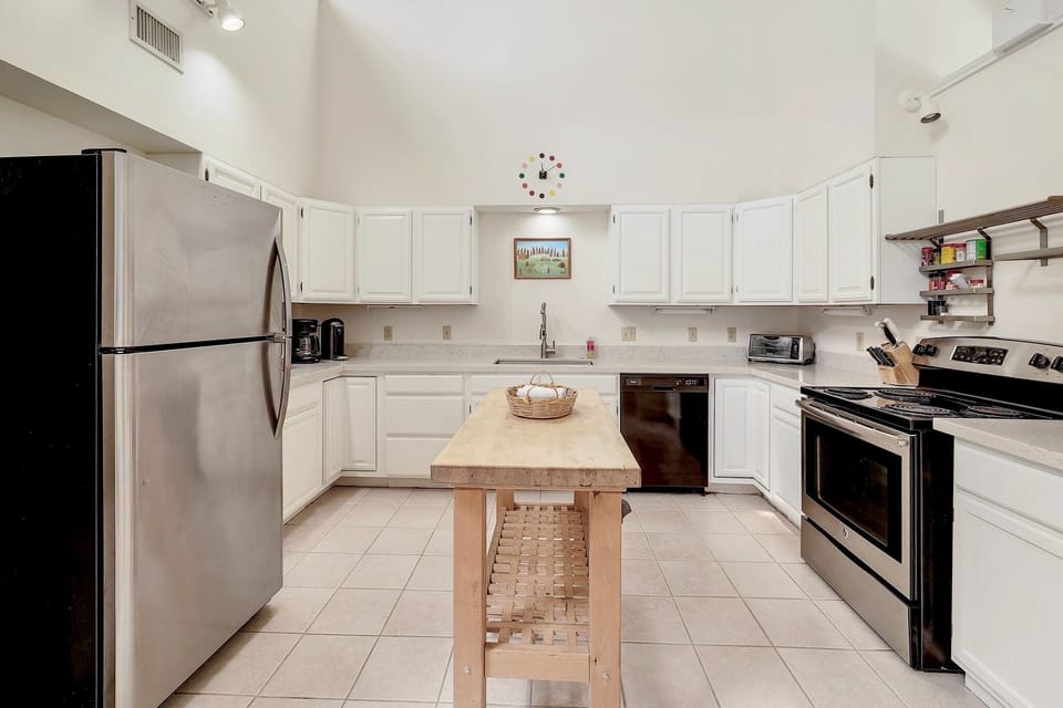 Fully equipped kitchen with everything you need