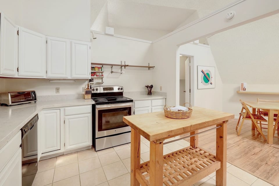 Kitchen island and prep area for gatherings