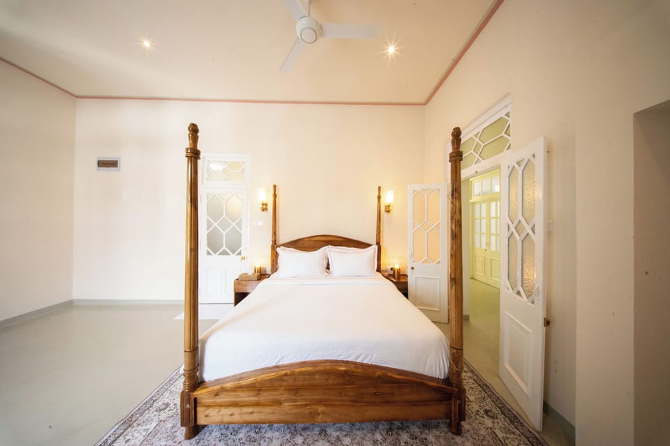 Gallery Room | In-room safe, blackout drapes, iron/ironing board, free WiFi