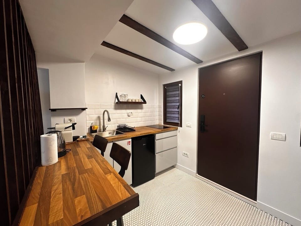 Ground Floor w Garden View Apartment (235)