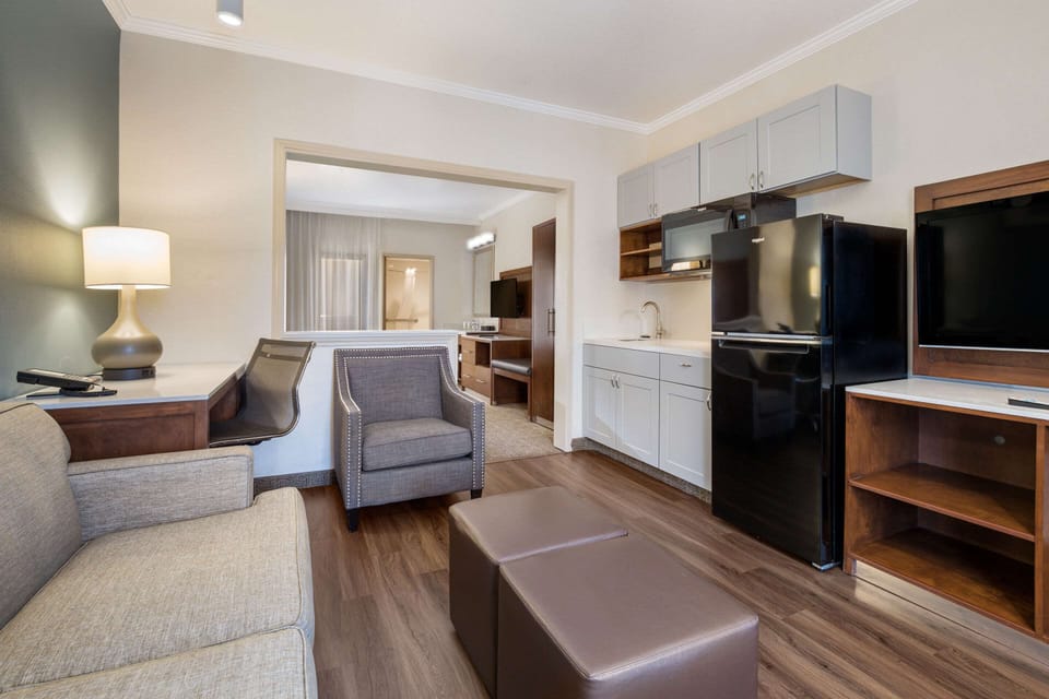 1 bedroom, in-room safe, desk, iron/ironing board