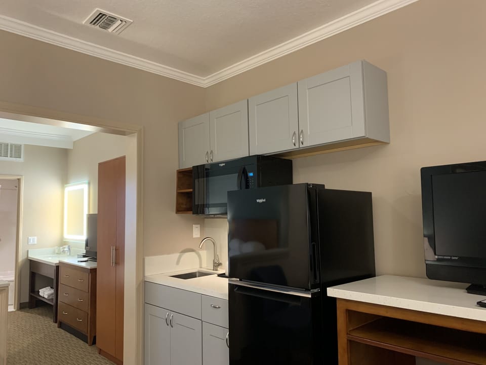 1 bedroom, in-room safe, desk, iron/ironing board