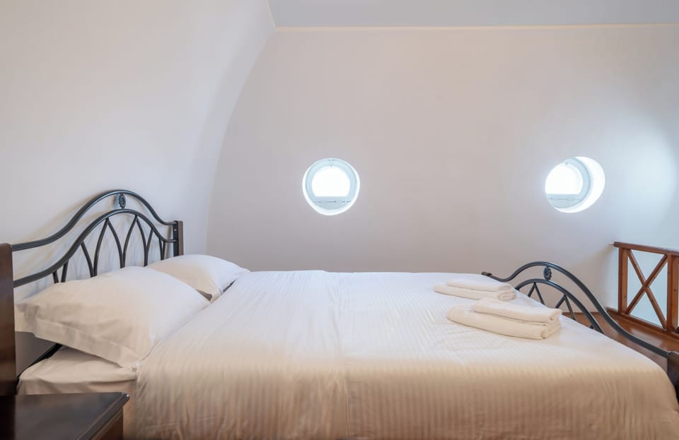 Premium Penthouse, Balcony, City View | In-room safe, individually decorated, individually furnished