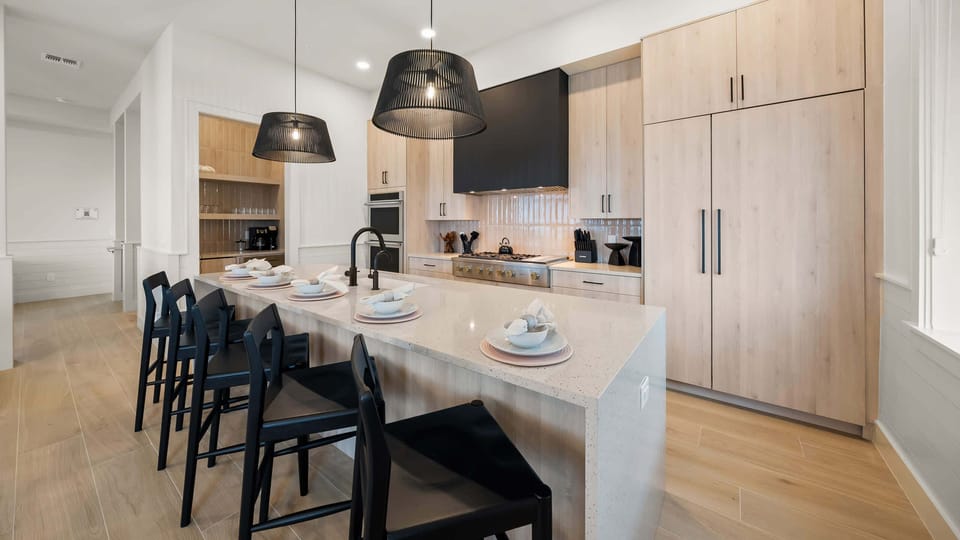 Chef's Kitchen - Butler's Pantry - Island seating for 5
