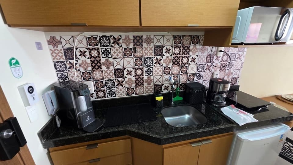 Basic Apartment | Private kitchen | Mini-fridge, microwave, stovetop, cookware/dishes/utensils