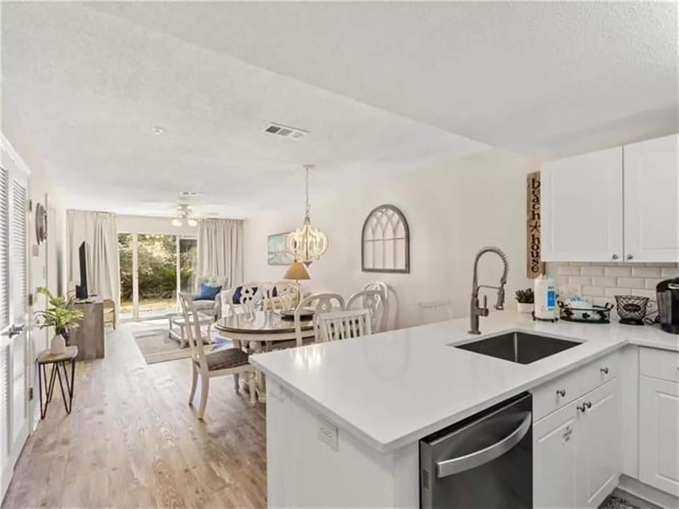 Condo, Multiple Beds (Ciboney 1013) | Private kitchen | Oven