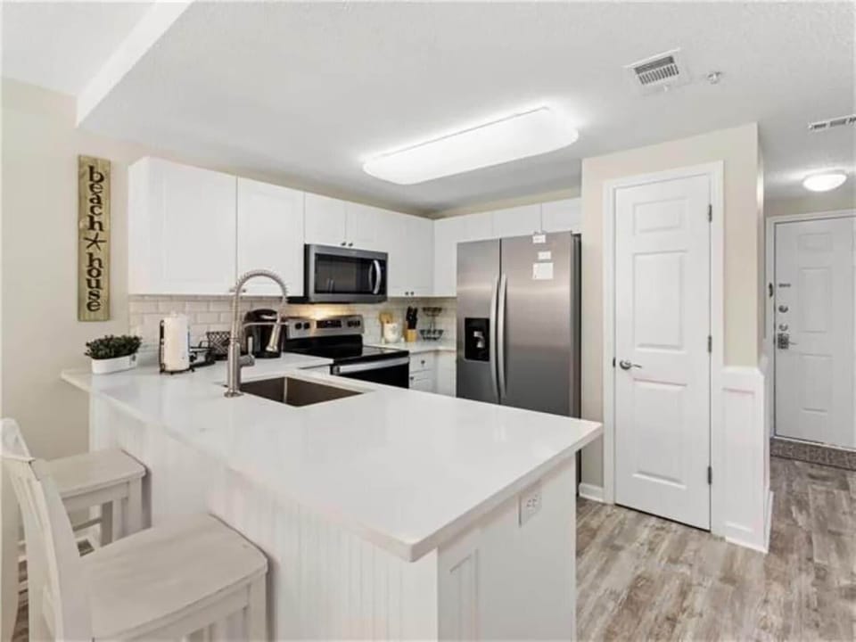 Condo, Multiple Beds (Ciboney 1013) | Private kitchen | Oven