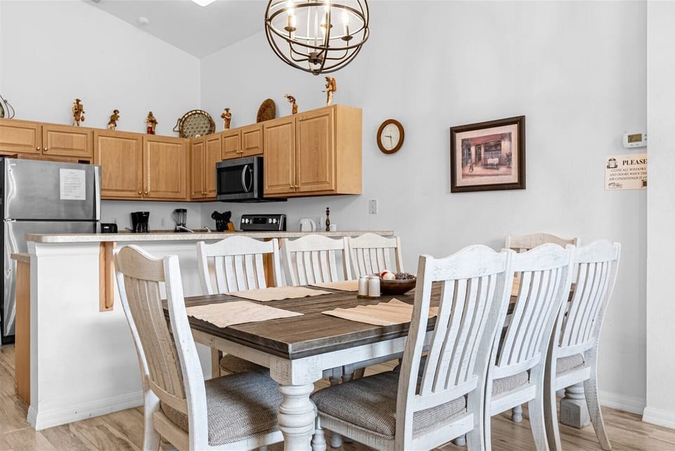 Dining Area That Seats 8 People