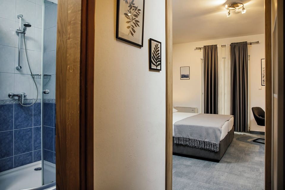Deluxe Double or Twin Room, Balcony, Ocean View | Bathroom