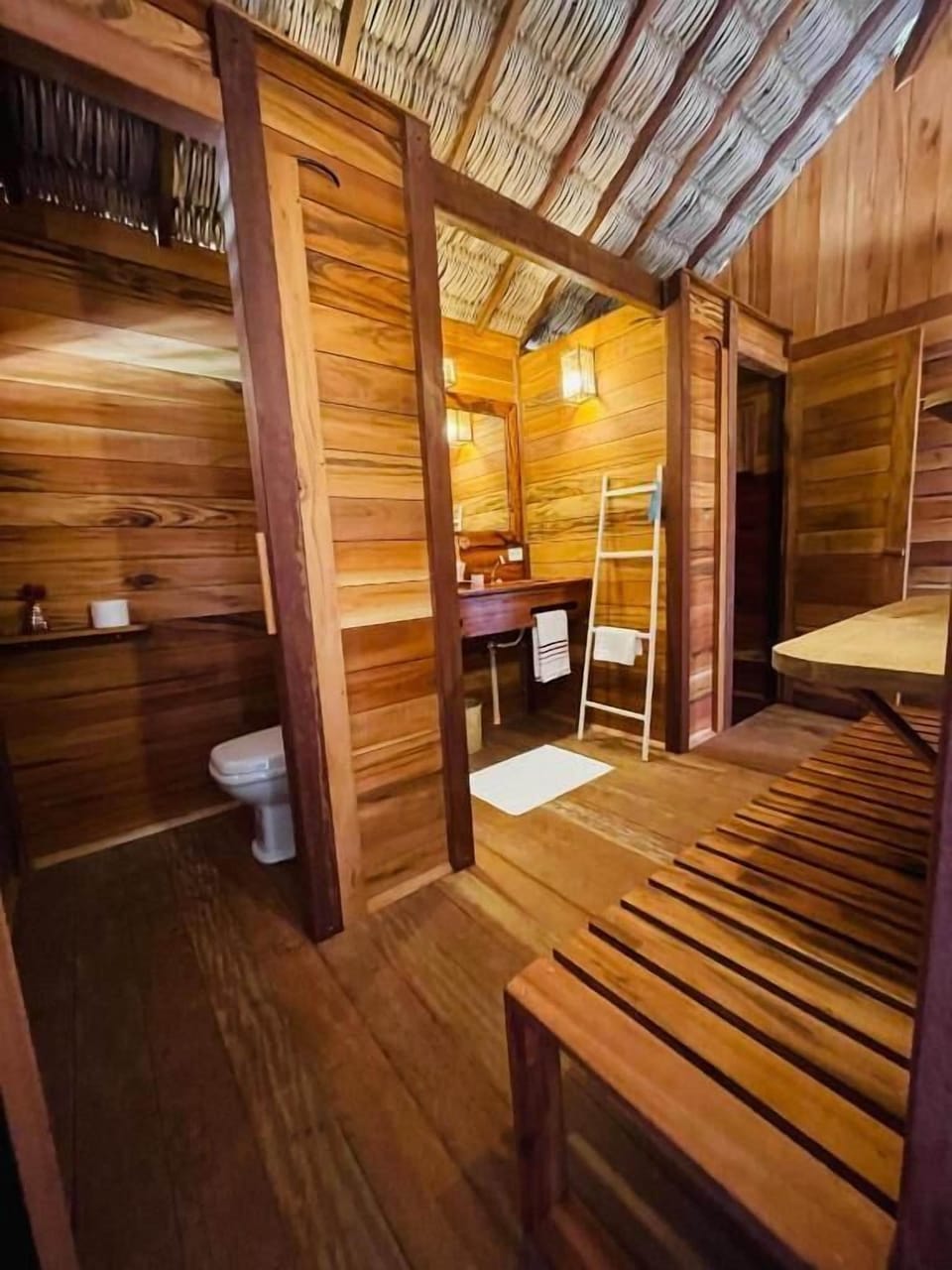 Deluxe Bungalow | Bathroom