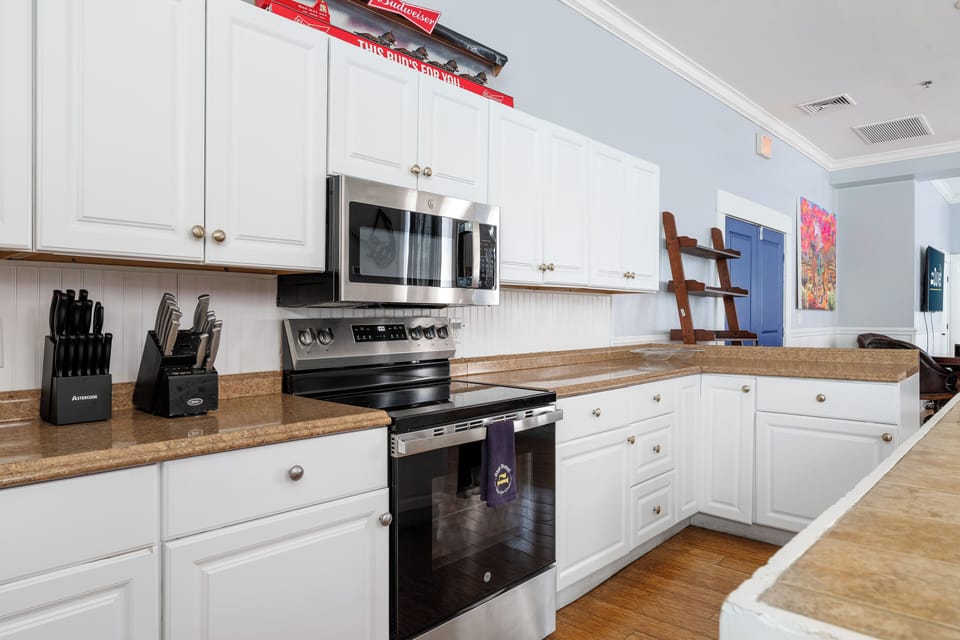 Nightlife Central! | Entertainment District Loft