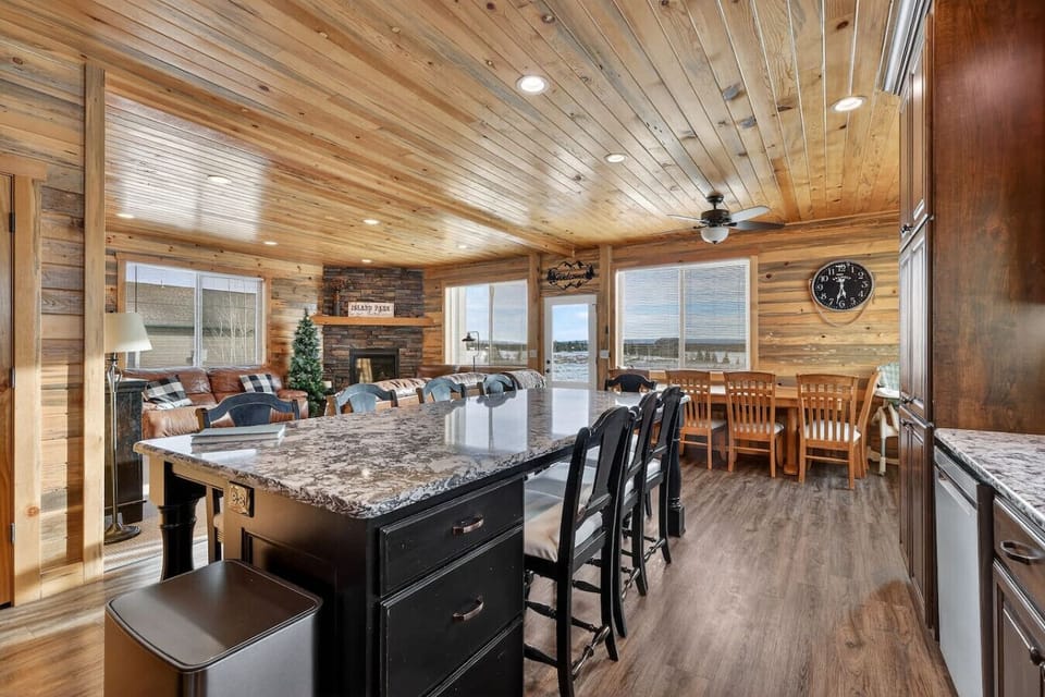 Lodge - Kitchen Area