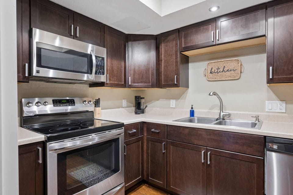 Kitchen w/ Keurig Coffee maker, microwave, stove/oven, fridge & dishwasher