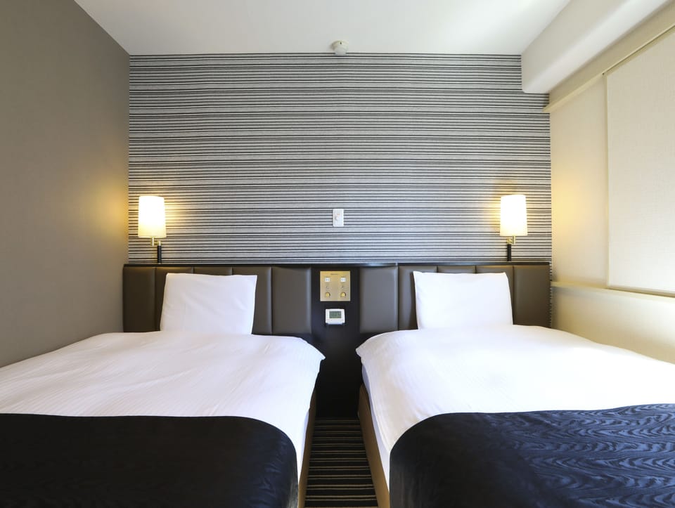 Premium bedding, desk, WiFi (free), bed sheets