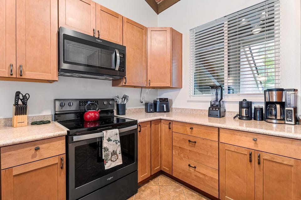 Condo, Multiple Beds (Kksr#7-304: Incredibly Private Top Fl) | Private kitchen