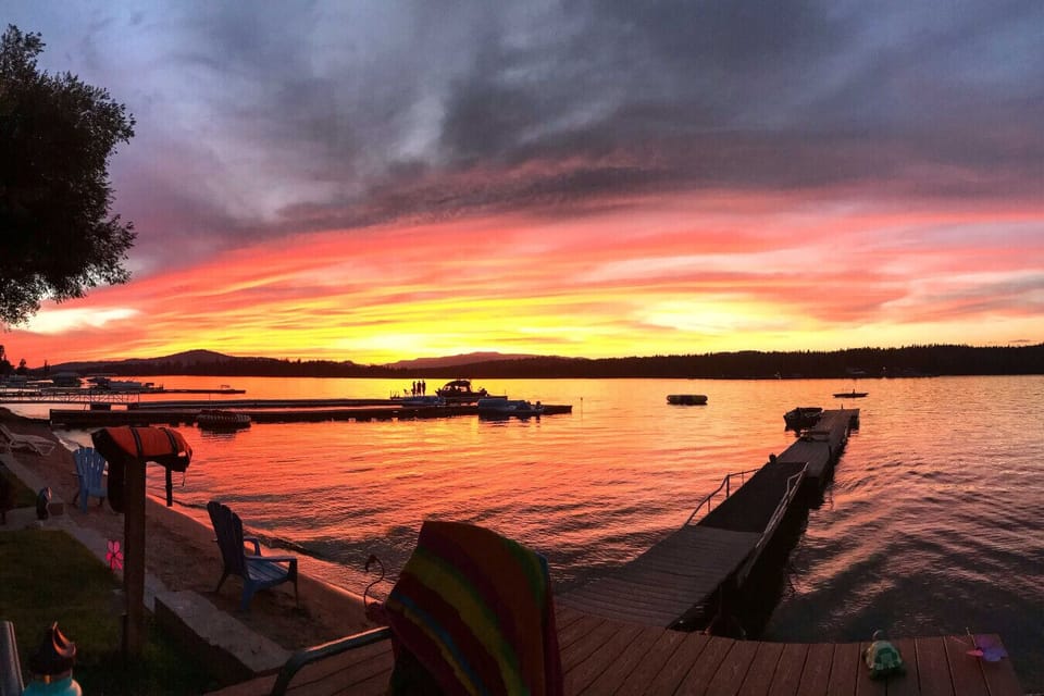 Lakefront Sunset | Dockside Views | Vibrant Skies