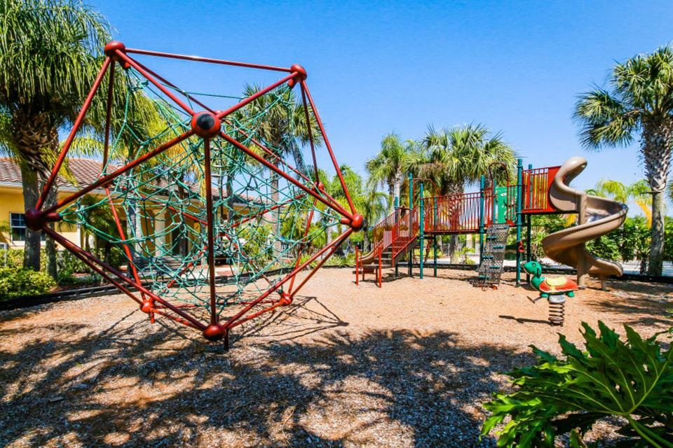 Friendly Condo With Shared Pool and Hot Tub, High-speed Wifi, and Central AC Apartment in Osceola County