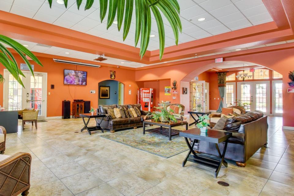 Friendly Condo With Shared Pool and Hot Tub, High-speed Wifi, and Central AC Apartment in Osceola County