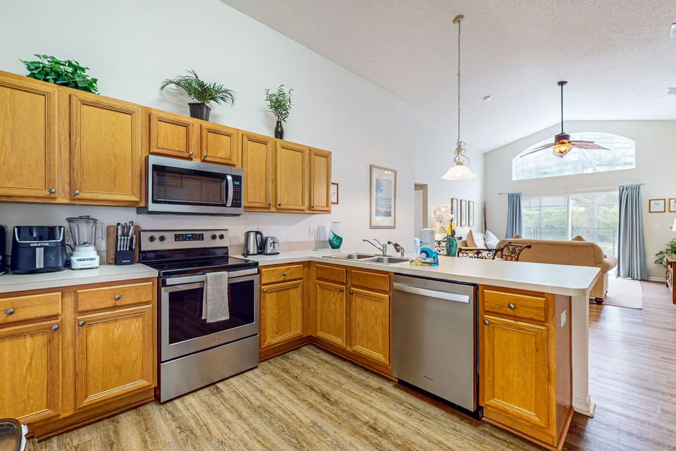 House, Multiple Beds, Pool Access, Pool View (Emerald Oasis - Emerald Island Resort) | Private kitchen