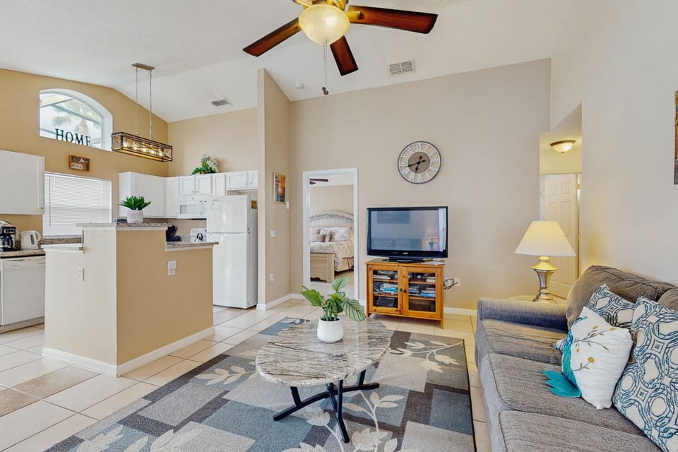 House, Multiple Beds, Pool Access, Pool View (The Fairway Retreat) | Living area