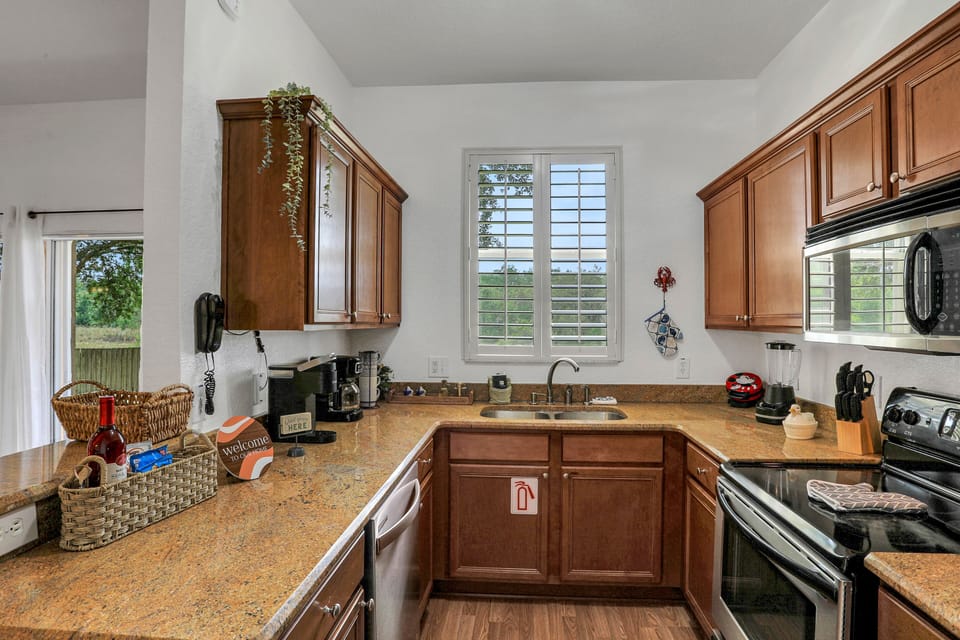 House, Multiple Beds, Pool Access, Garden View (Mermaid Cove) | Private kitchen