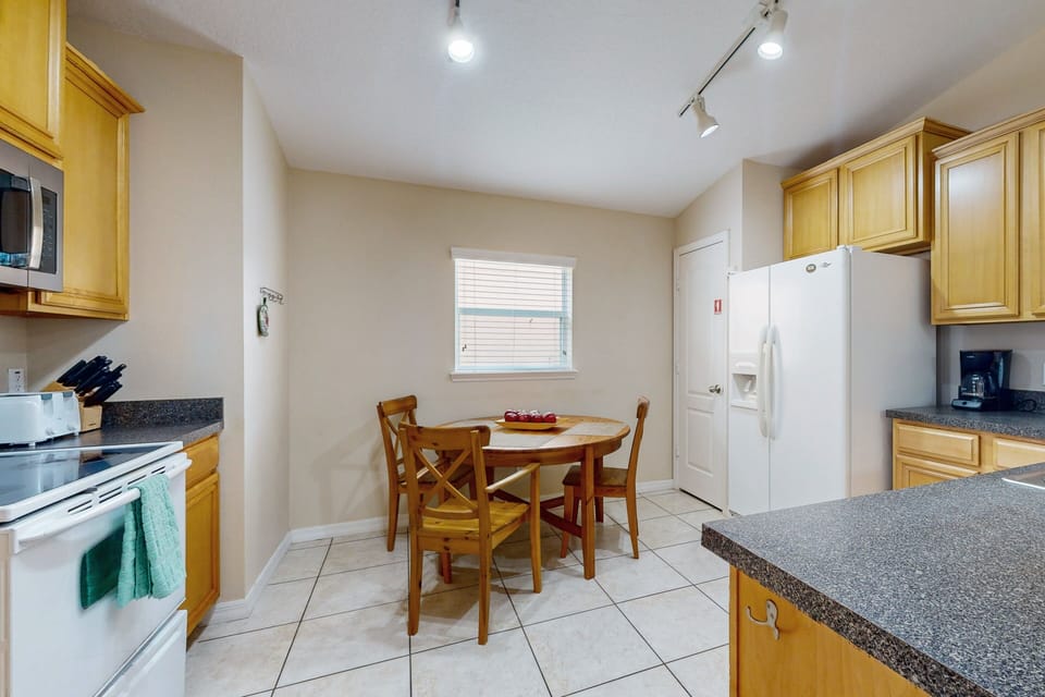 House, Multiple Beds, Pool Access, Pool View (Scrub Jay Sanctuary) | Private kitchen