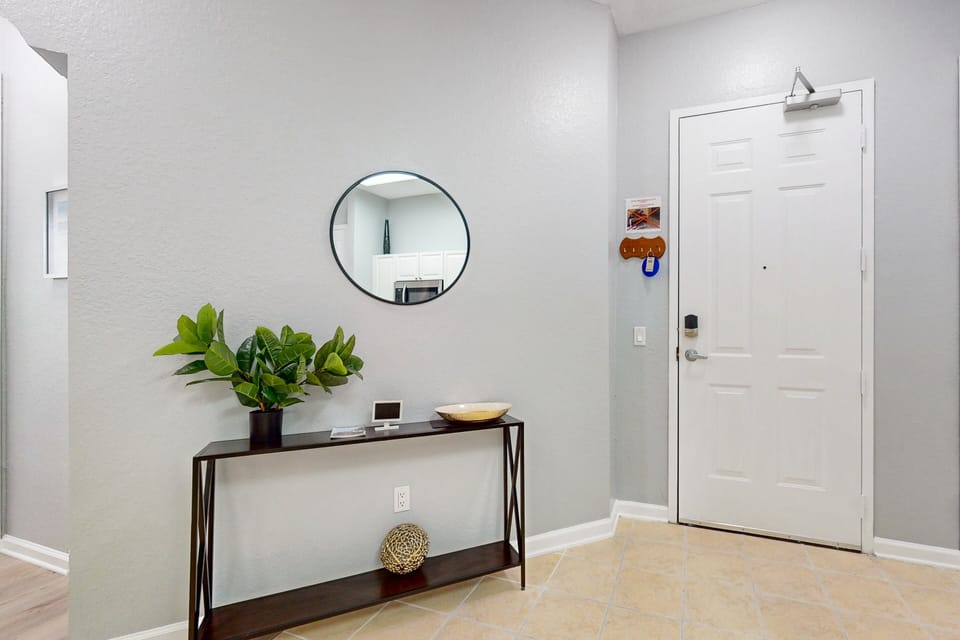 Condo, Multiple Beds, Pool Access, Pool View (Sunny Davenport) | Interior