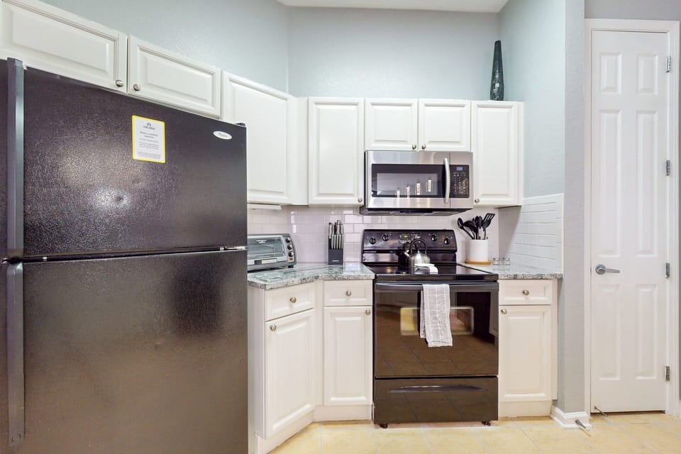 Condo, Multiple Beds, Pool Access, Pool View (Sunny Davenport) | Private kitchen