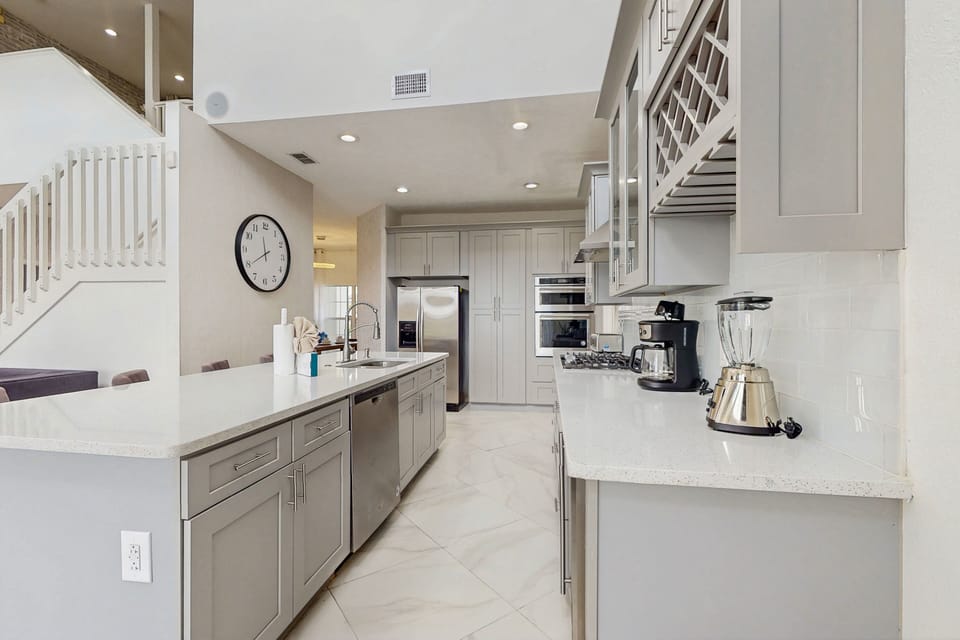 House, Multiple Beds, Pool Access (The Play and Stay House) | Private kitchen