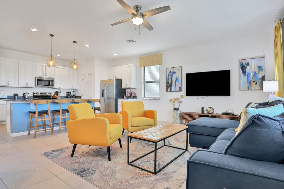 House, Multiple Beds, Pool Access, Pool View (Davenport Dreamin') | Living area