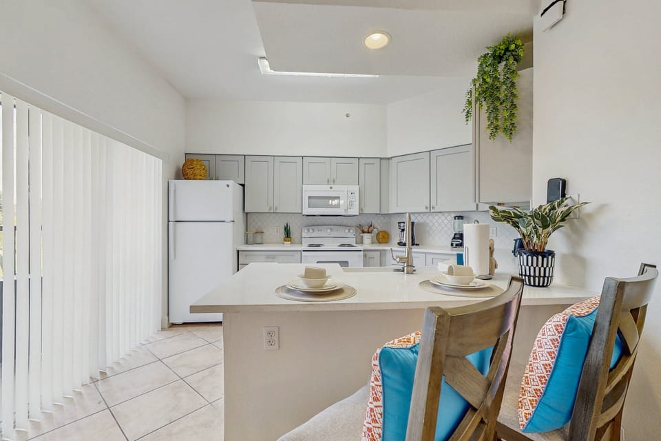 Condo, Multiple Beds, Balcony (A Worldquest Wonderland) | Private kitchen