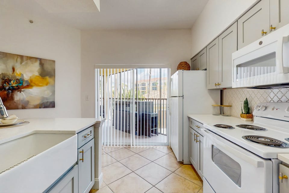 Condo, Multiple Beds, Balcony (A Worldquest Wonderland) | Private kitchen