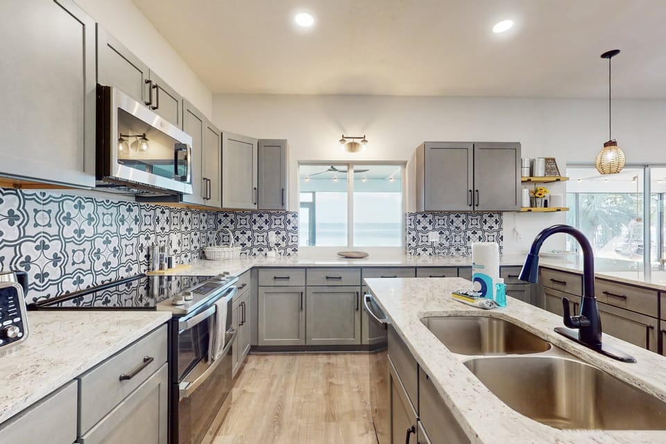 House, Multiple Beds, Pool Access, Pool View (June-in-Winter Jubilee) | Private kitchen