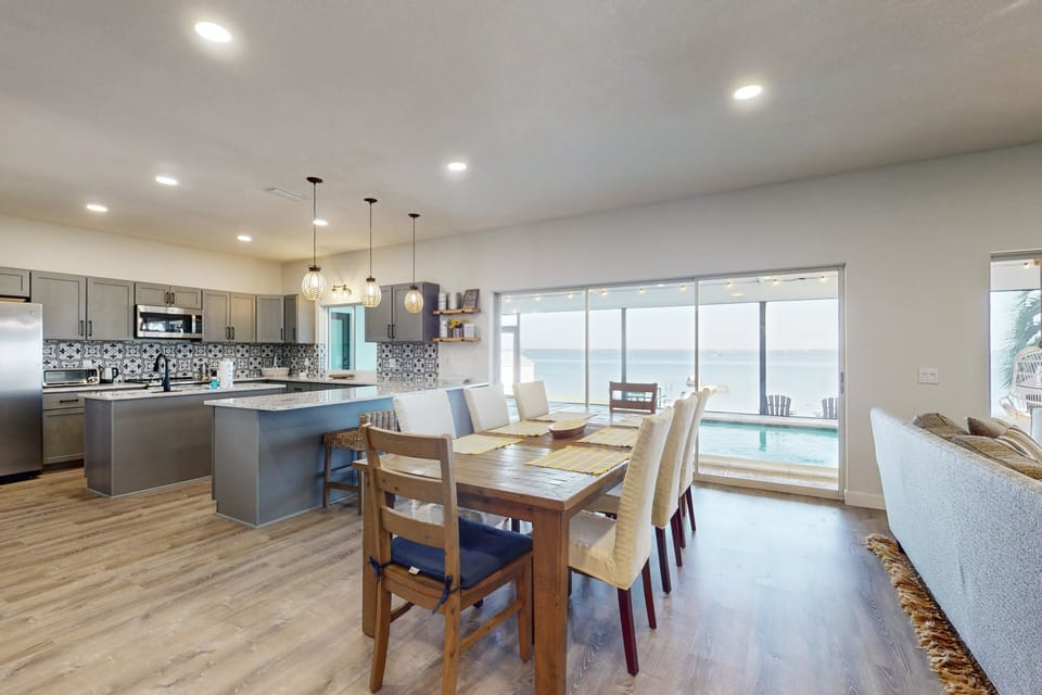House, Multiple Beds, Pool Access, Pool View (June-in-Winter Jubilee) | 4 bedrooms, individually decorated, individually furnished, bed sheets