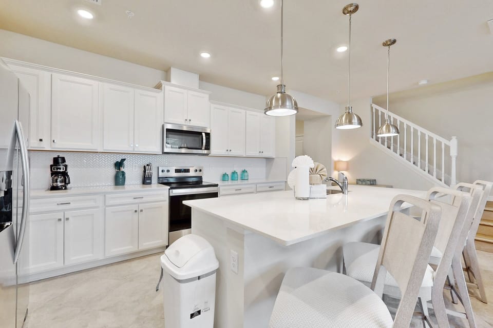 House, Multiple Beds, Pool Access, Pool View (Palm Haven) | Private kitchen