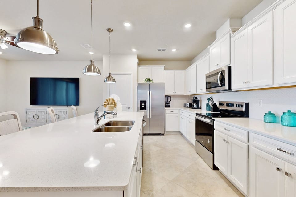 House, Multiple Beds, Pool Access, Pool View (Palm Haven) | Private kitchen