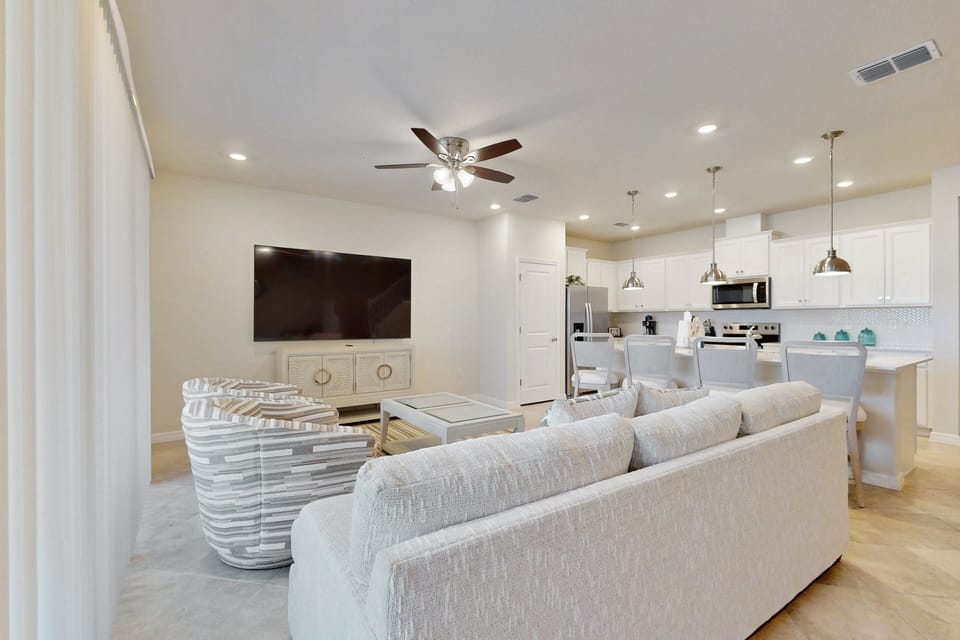 House, Multiple Beds, Pool Access, Pool View (Palm Haven) | Living area