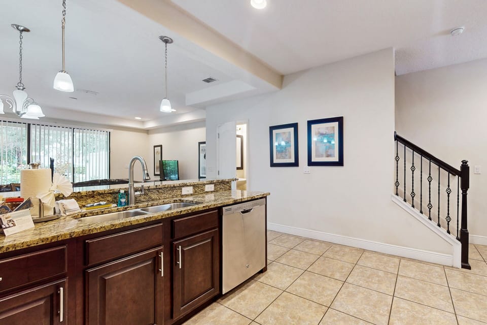 House, Multiple Beds, Pool Access, Pool View (Roseville Getaway-Fountains Champions) | Interior