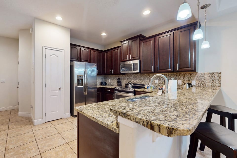 House, Multiple Beds, Pool Access, Pool View (Roseville Getaway-Fountains Champions) | Private kitchen